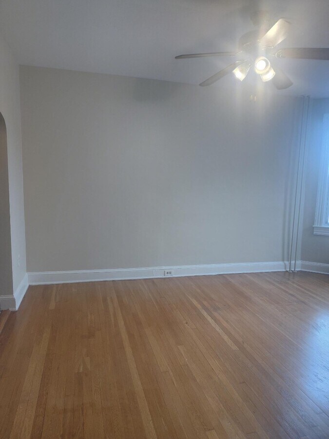 Photo - Spacious and sunny studio unit ready for m...