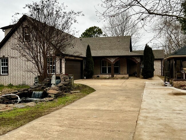 Building Photo - 3220 Horseshoe Trail