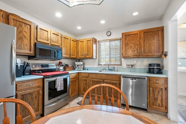 Photo - 702 Somerset Knoll