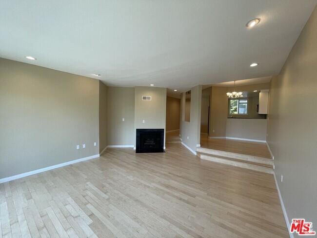 Building Photo - 11949 Goshen Ave Unit 208 Rental