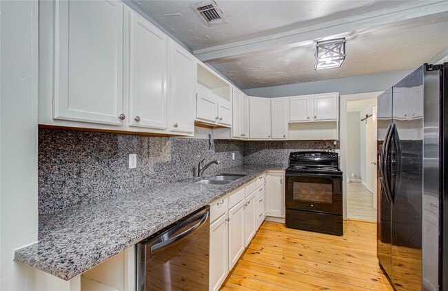 Photo - 15510 Cypress Garden Dr