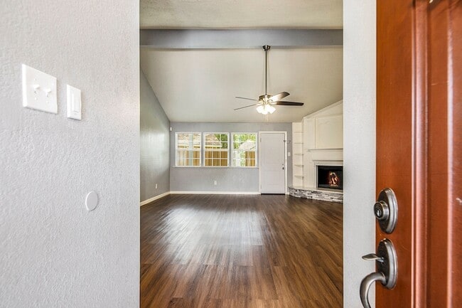 Photo - 2539 Cobblers Way