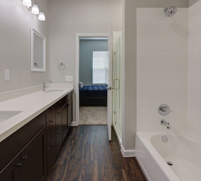 Photo - 10828 Champion Forest Loop Unidad 1157