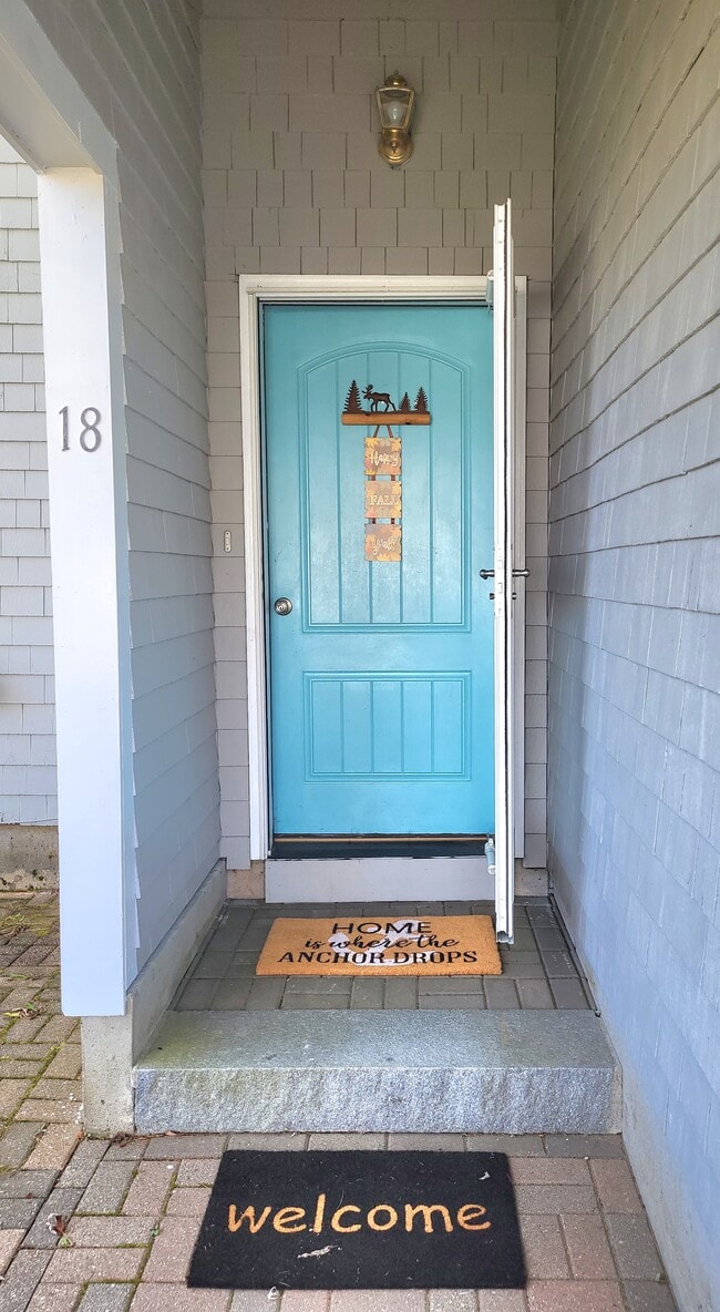 Front Entrance - 18 Beachwood Bay Dr