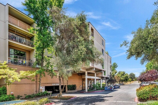 Photo - 470 N Civic Dr Unit 105