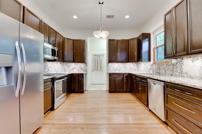 Photo - 401 Willard St