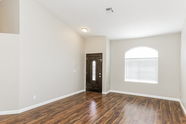 Photo - 828 Dulce Fountain Way