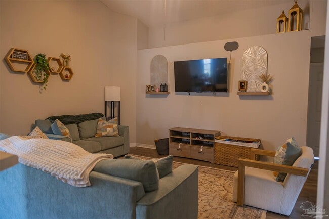 Photo - 616 Reservation Ave