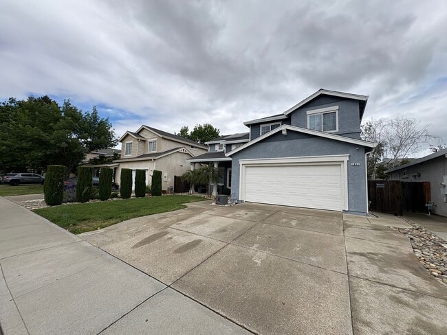 Photo - Beautiful 3 Bedroom 2.5 Bath Brentwood Home With SOLAR