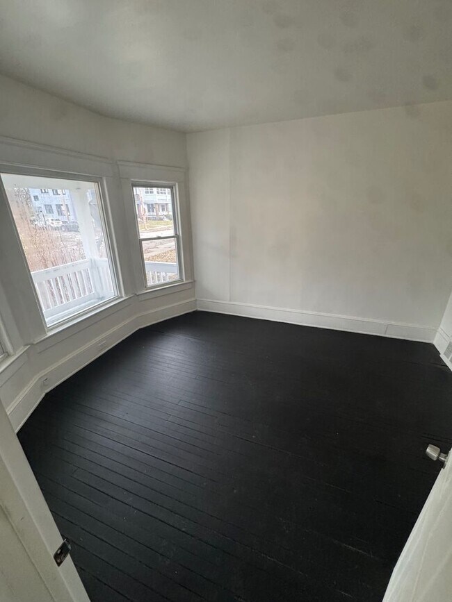 Photo - 692 E 128th St Unidad Down