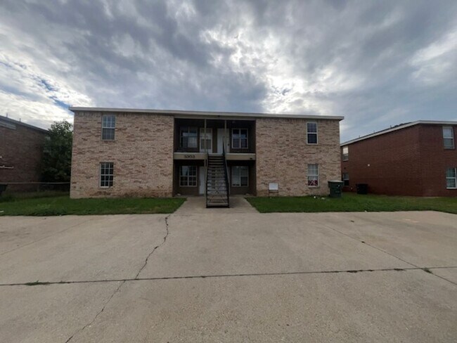 Building Photo - 3303 Toledo Dr Unit C
