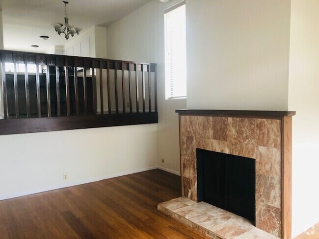 Building Photo - $3,150 - 2 Bed/ 2 Bath Condo in The Woodla...