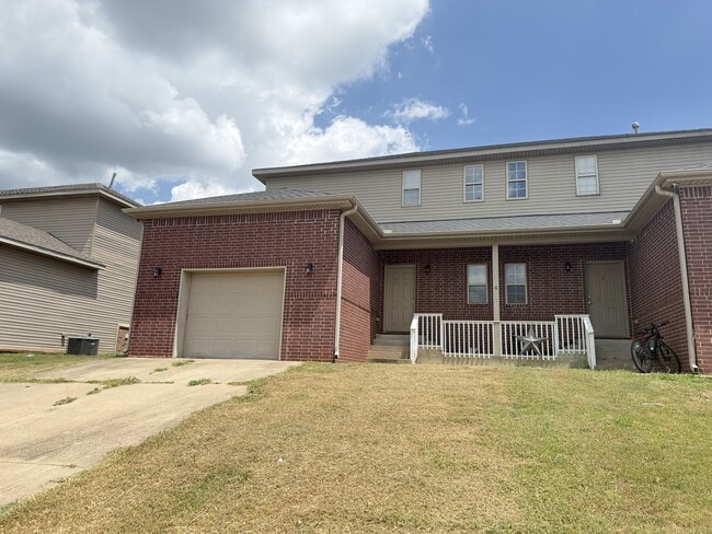 Building Photo - 603 SW Loudon Dr Unit 1