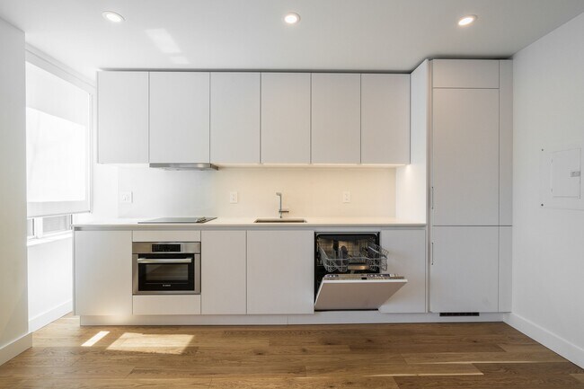 Photo - 755 Avenue Rd