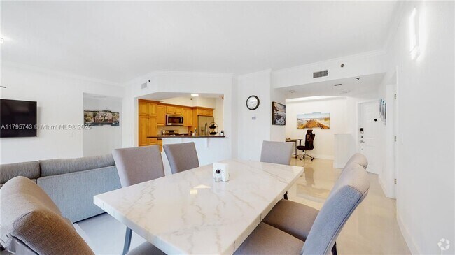 Building Photo - 3255 NE 184th St Unit 12410 Rental
