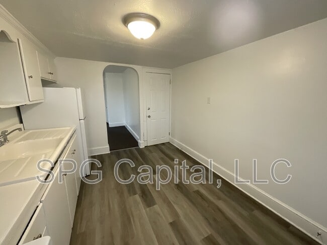 Photo - 934 W Princess St