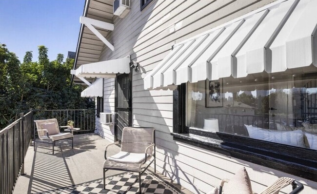 Photo - 211 1/2 S Burlington Ave