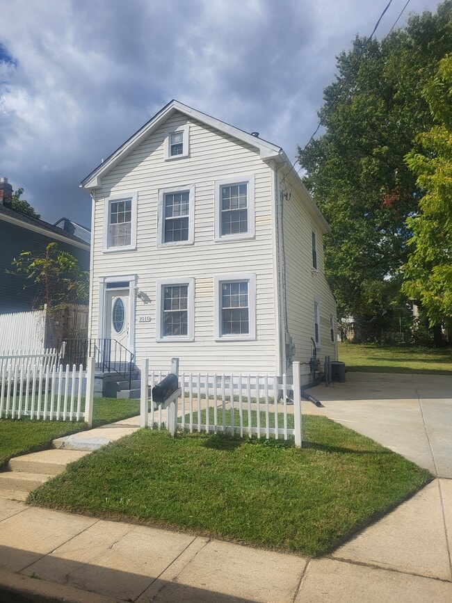 Photo - 1010 58th Ave