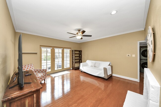 Photo - 2100 Tanglewilde St