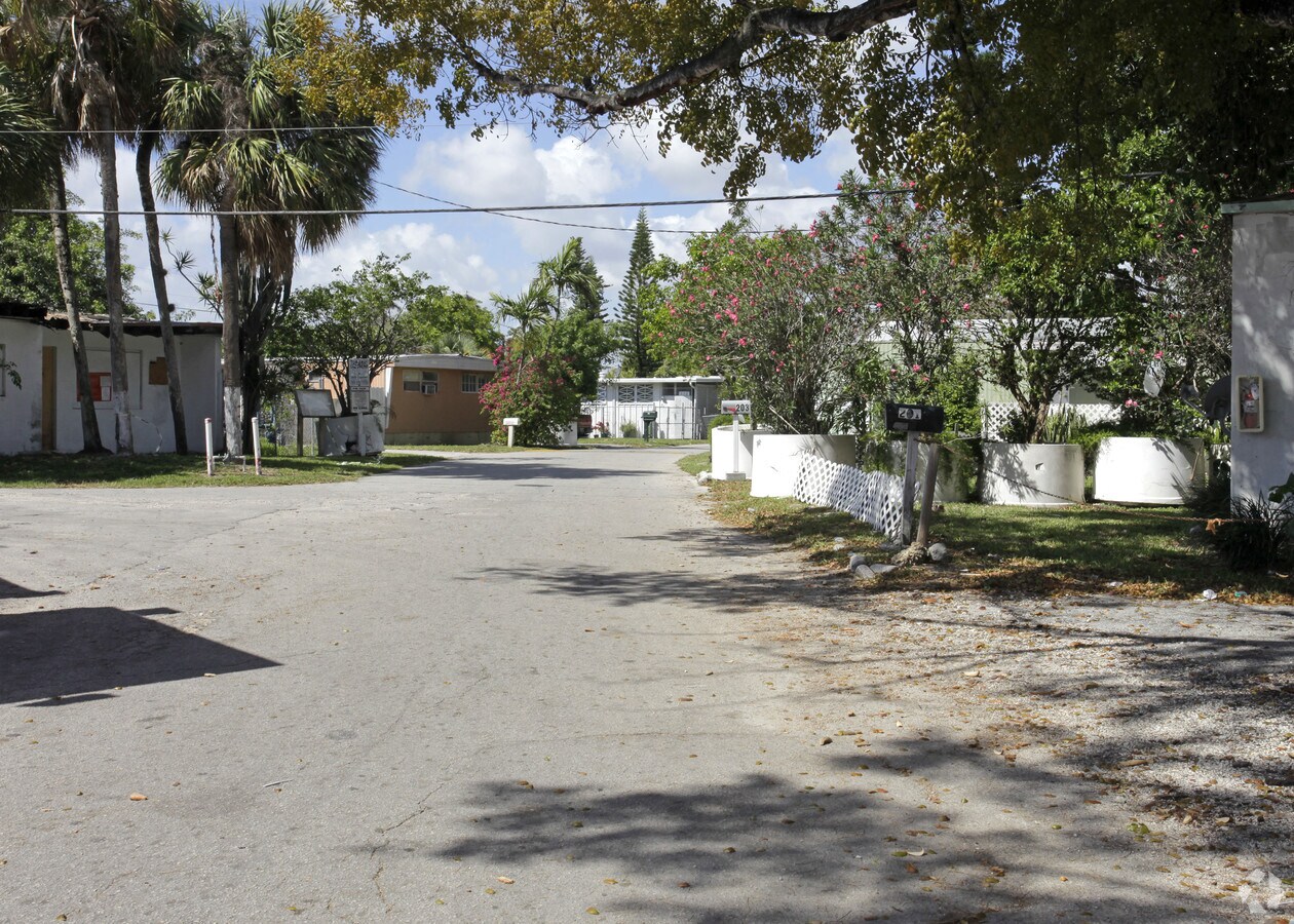 Photo - Biscayne Breeze Mobile Park Apartments
