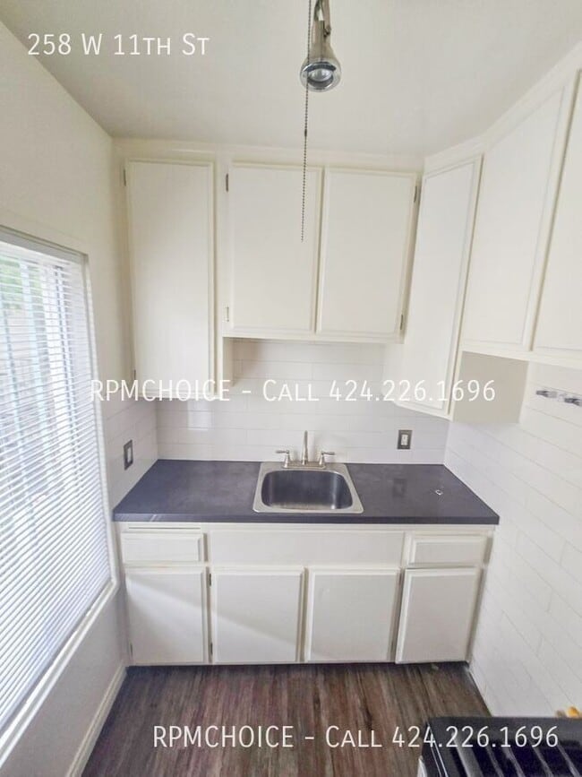 Photo - 258 W 11th St