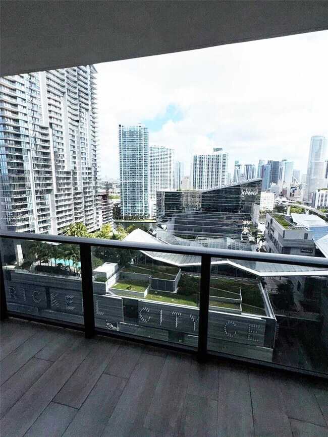 Photo - 45 SW 9th St Unidad 2210 Rental