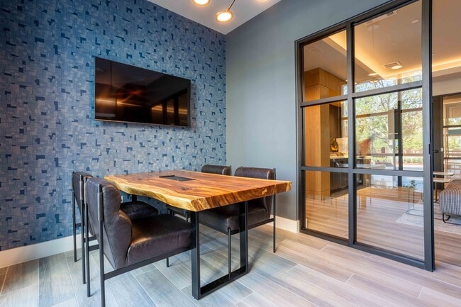 Área de oficina funcional y con estilo. - Caroline at Memorial