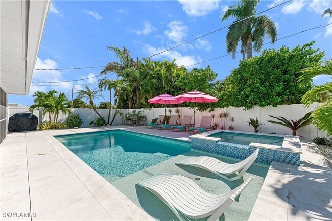 Building Photo - 690 100th Ave N