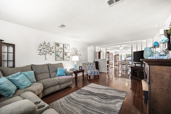 Photo - 808 Water View Ter