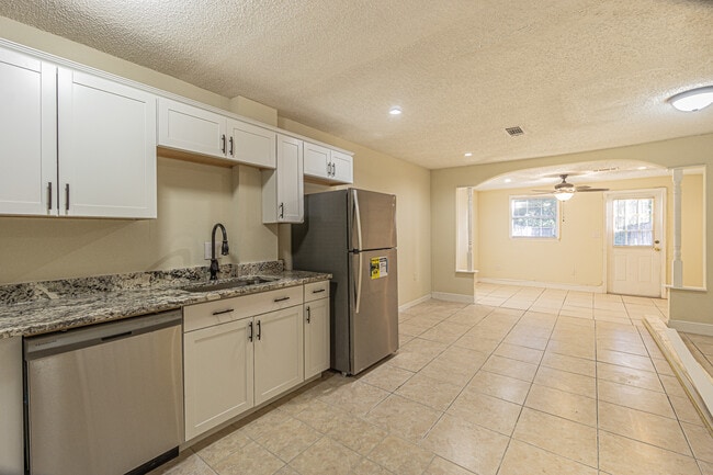Photo - 6218 Oak Cluster Cir