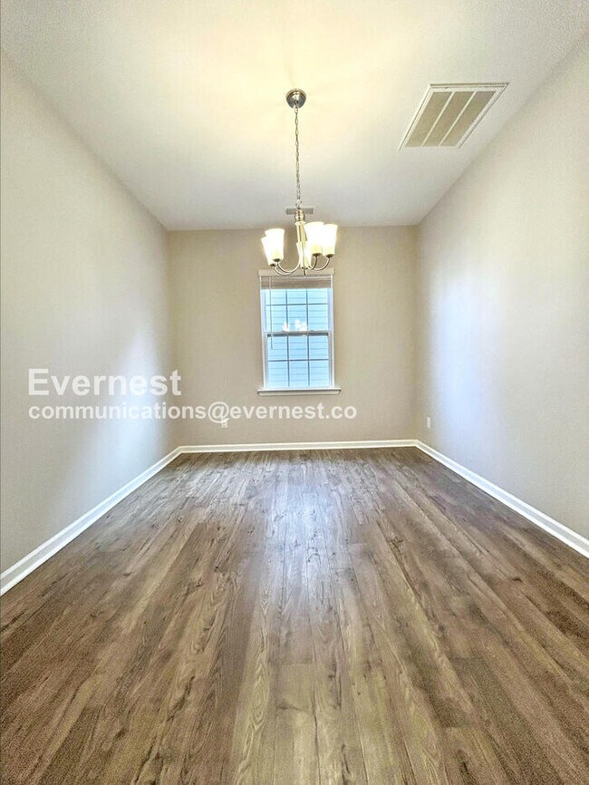 Photo - 160 Cherry Birch St