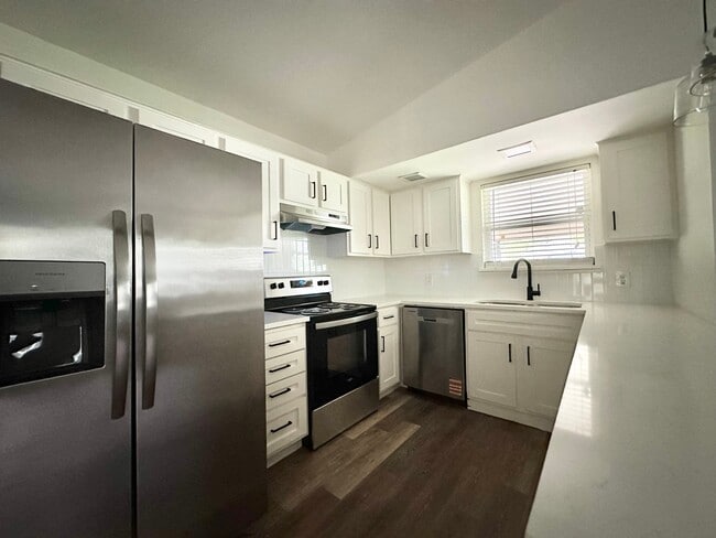 Photo - 4933 Curzon Ave