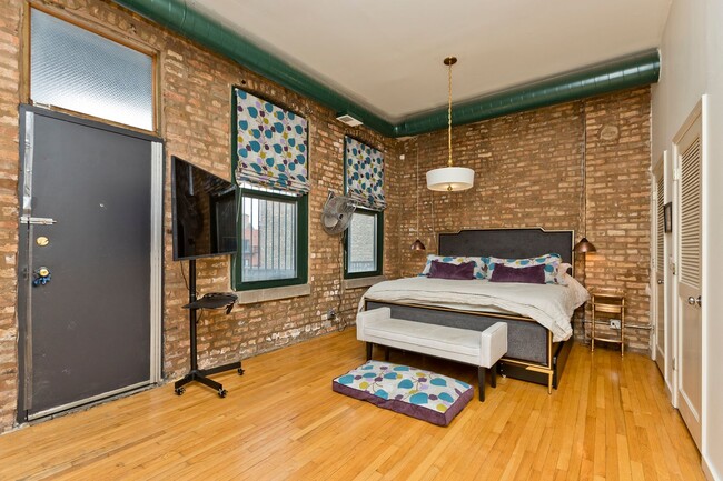 Photo - 1470 N Milwaukee Ave Unit 3