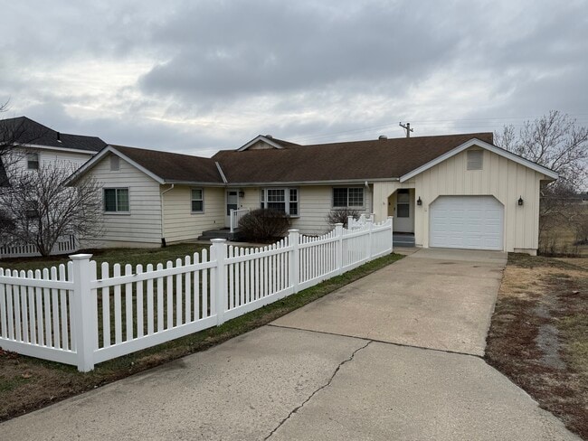 Building Photo - 1605 S 8th St