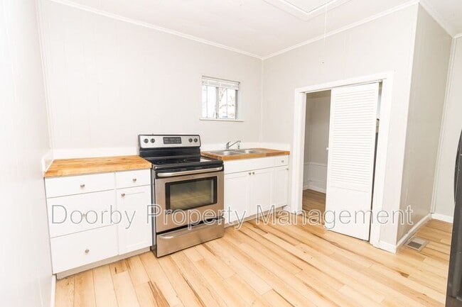 Photo - 1713 Carson Ave