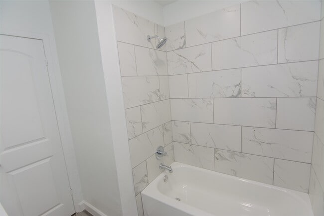 Photo - 2120 Godfrey St