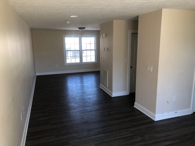 Photo - 655 Twisted Oak Dr NW