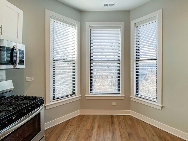 Photo - 350 W Dickens Ave Unit 2103-4