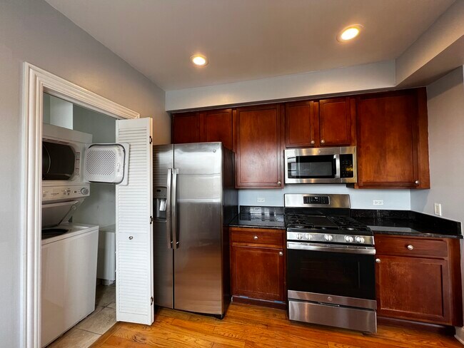 Photo - 2707 W Glenlake Ave Unit 3