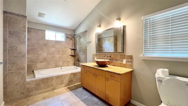 Photo - 5500 Duval St