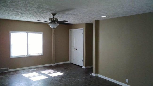 Photo - 5250 S 49th St