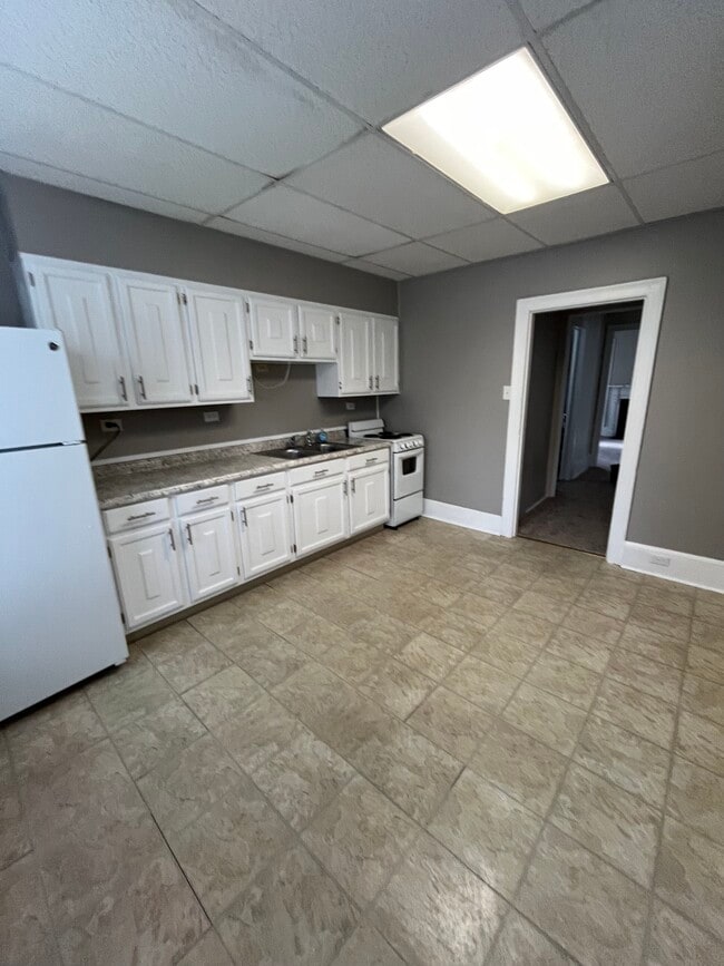 Building Photo - 117 N Broad St Unit Rita Rental