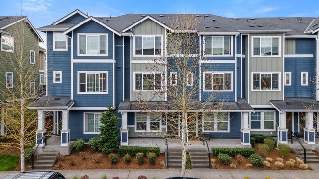 Building Photo - Spaciously Modern Tri Level Townhome for Rent in North Everett