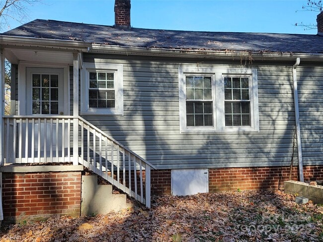 Photo - 69 Grattan Dr NE