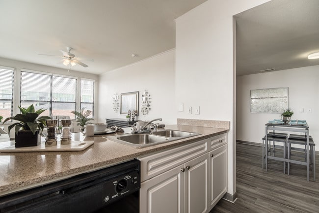 Photo - Bel Air Downtown