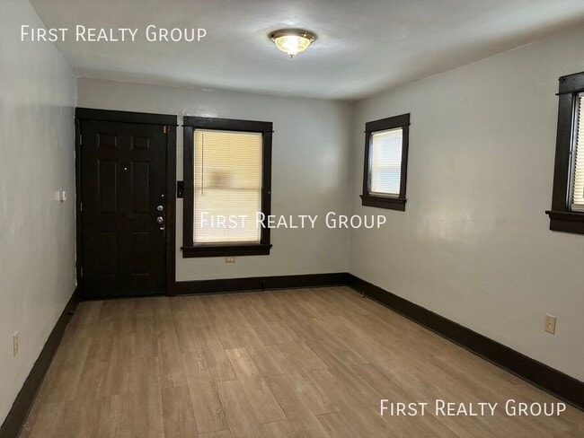 Photo - 3216 Hoover Ave