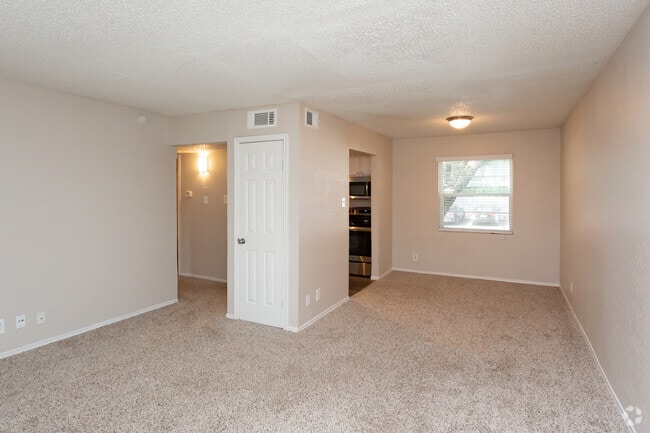 1 BR, 1 BA 693 SF