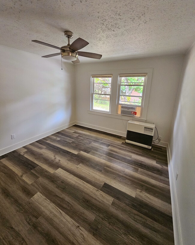 Photo - 105 Campbell St
