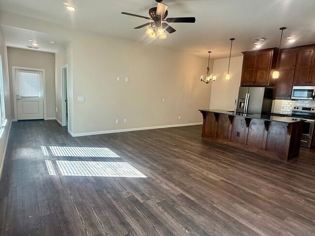 Photo - Large 3 Bed, 2 Bath in Beautifully Well-Maintained Neighborhood