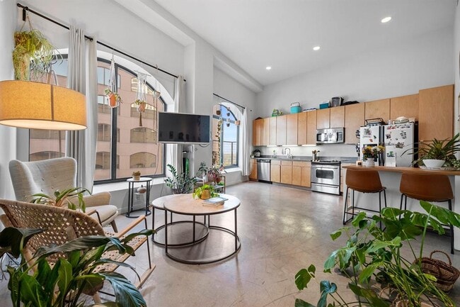 Building Photo - 507 Sabine St Unit 908